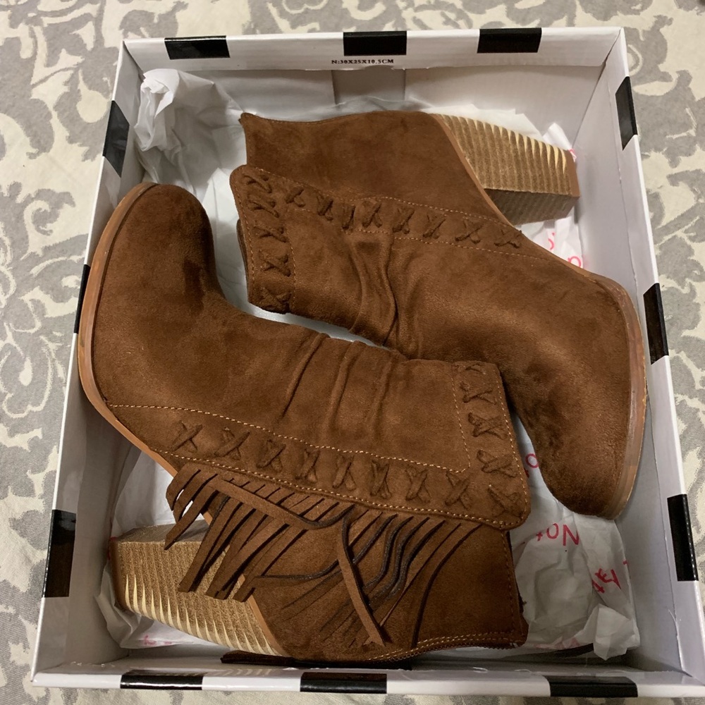NIB; Not Rated western booties, 7.5
